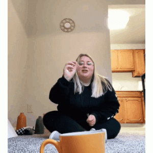 铲屎官想养狗？猫咪一招让她打消念头！