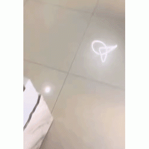 大金毛偷吃被主人抓个正着，狗子一脸尴尬：完了，芭比Q了