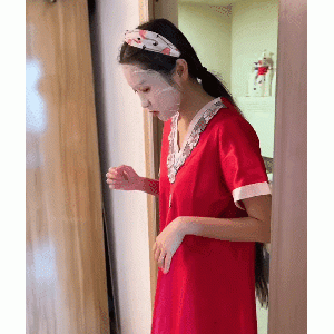 嘴都吓歪了？女主人敷面膜狗狗没认出来，多次对视仍一脸懵逼？